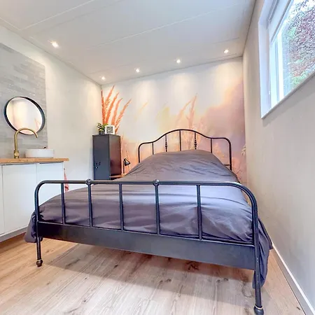 De Paradijsvogel * Haaren (North Brabant)